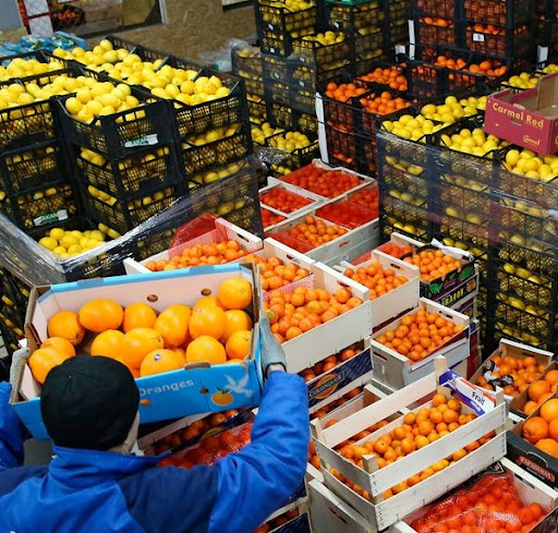 Вакансія для сортувальника фруктів на заводі в Польщі